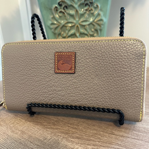 SOLD - Dooney Pebble Grain Zip Around Taupe Wallet - Picture 2 of 12